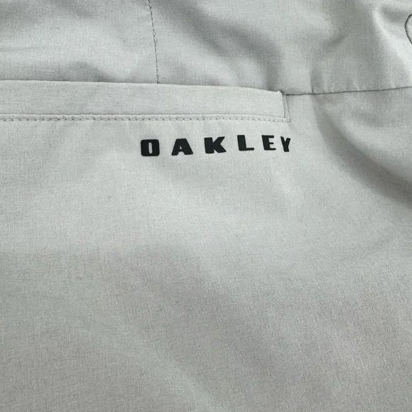 Oakley Men's Gray Flat-Front Performance Shorts size 36 - Picture 3 of 7